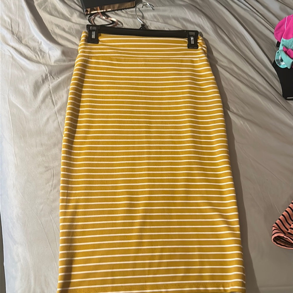 Medium yellow and white strip skirt 29 inches (hits just below knee).